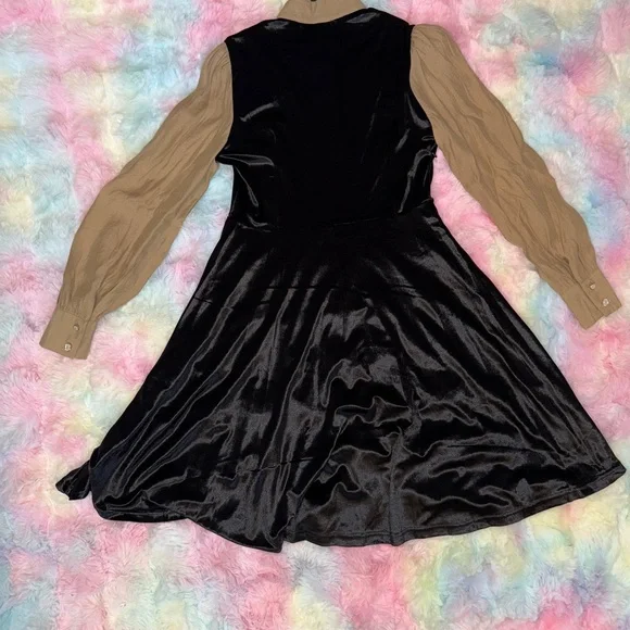 NWT KAIMILAN Chic Velvet Dress with Beige Accents - Picture 13 of 15